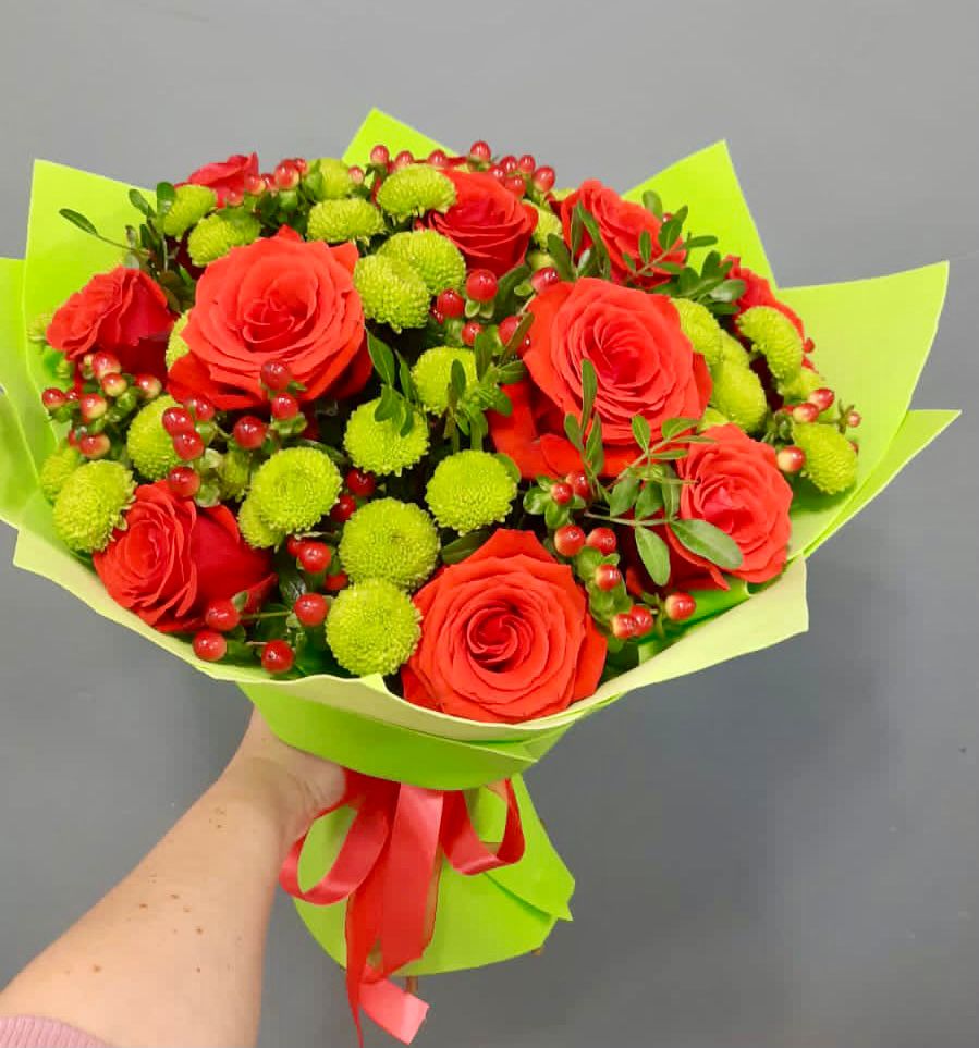 Букет цветов из: Хризантемы и Розы в Поронайске