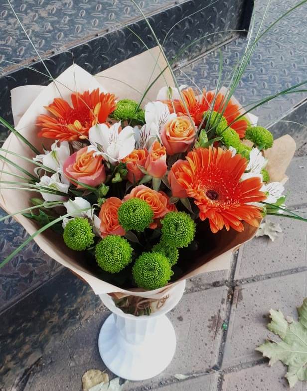 Букет цветов из: Герберы, Хризантемы, Альстромерии и Розы в Поронайске