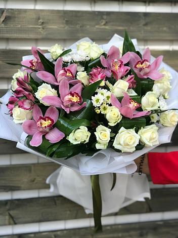 Букет цветов из: Розы и Хризантемы в Поронайске