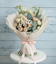 Букет цветов из:  Розы и Лизиантусы в Поронайске