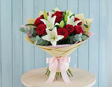 Букет цветов из:  Лилии и Розы в Поронайске