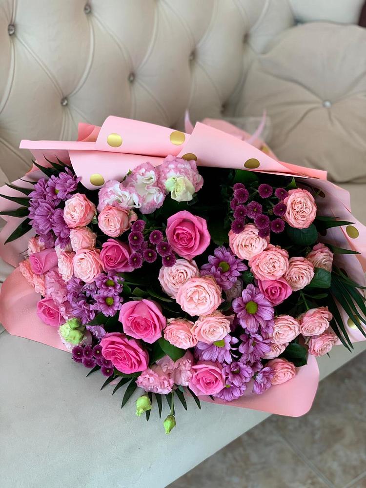 Букет цветов из: Хризантемы, Розы и Лизиантусы в Поронайске