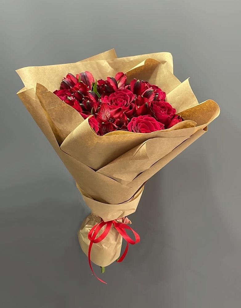 Букет цветов из: Альстромерии и Розы в Поронайске