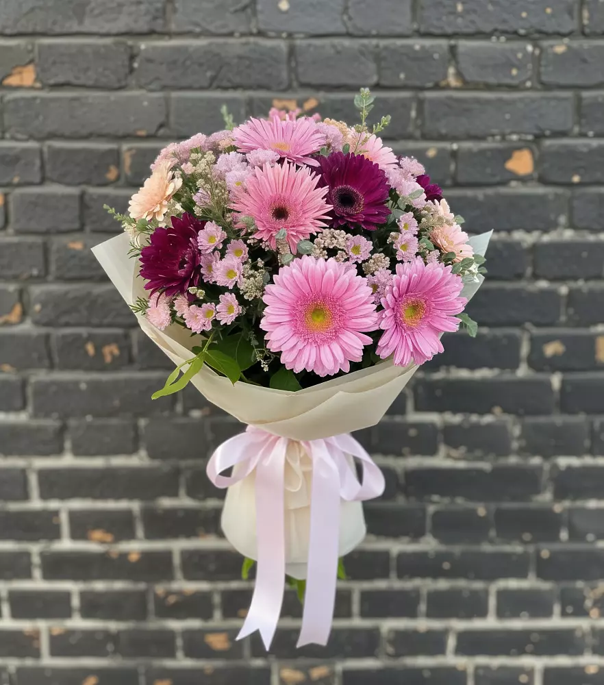 Букет цветов из: Герберы и Хризантемы в Поронайске