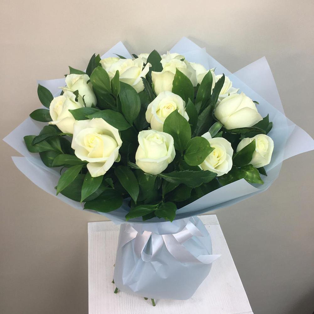 Букет 15 Белых роз Проуд в Поронайске