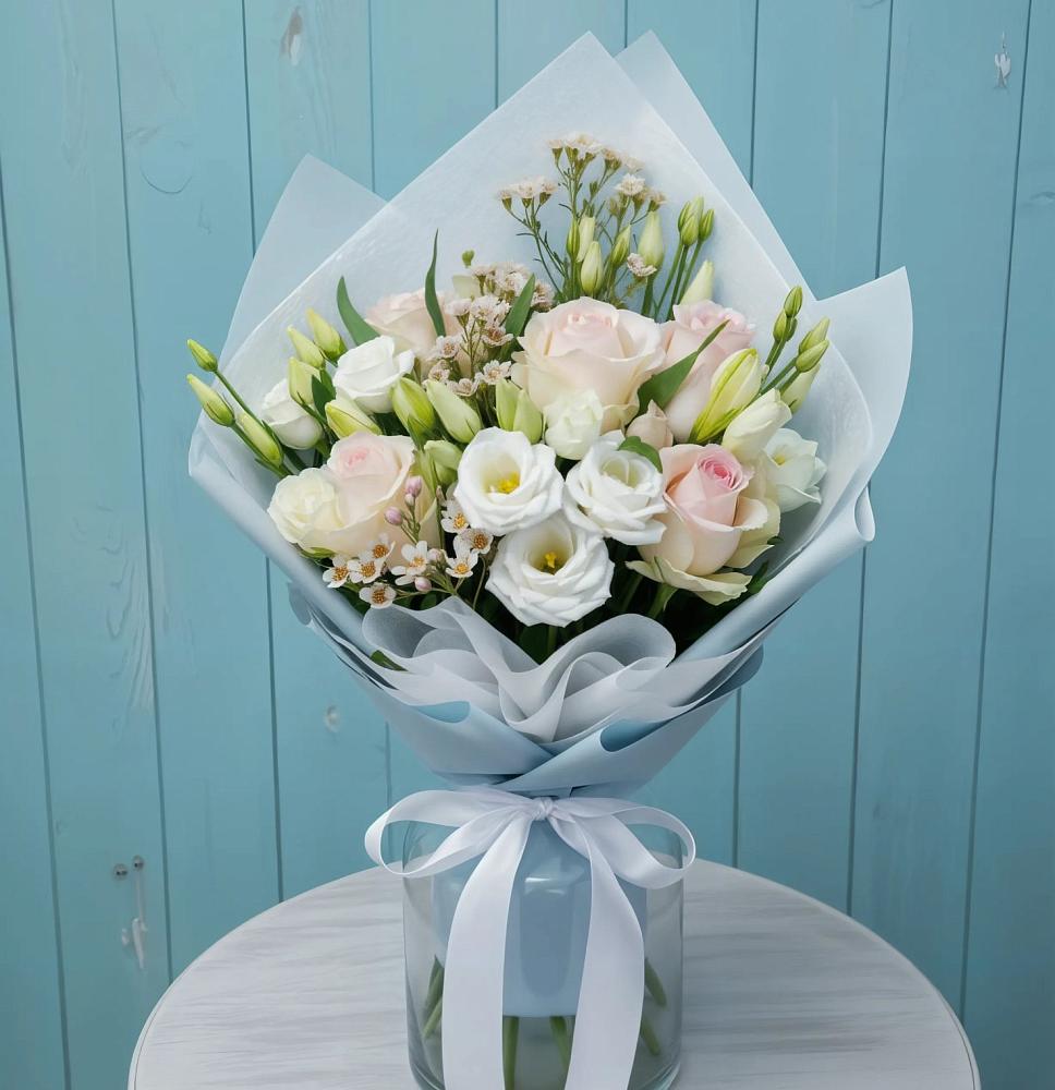 Букет цветов из: Розы и Лизиантусы в Поронайске