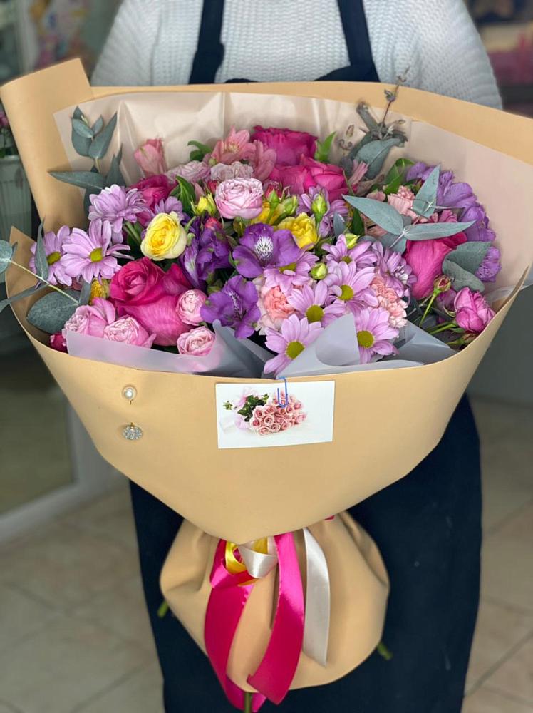 Букет цветов из: Хризантемы, Гвоздики и Альстромерии в Поронайске