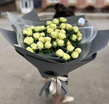 Букет Белые кустовые розы Солинеро в Поронайске