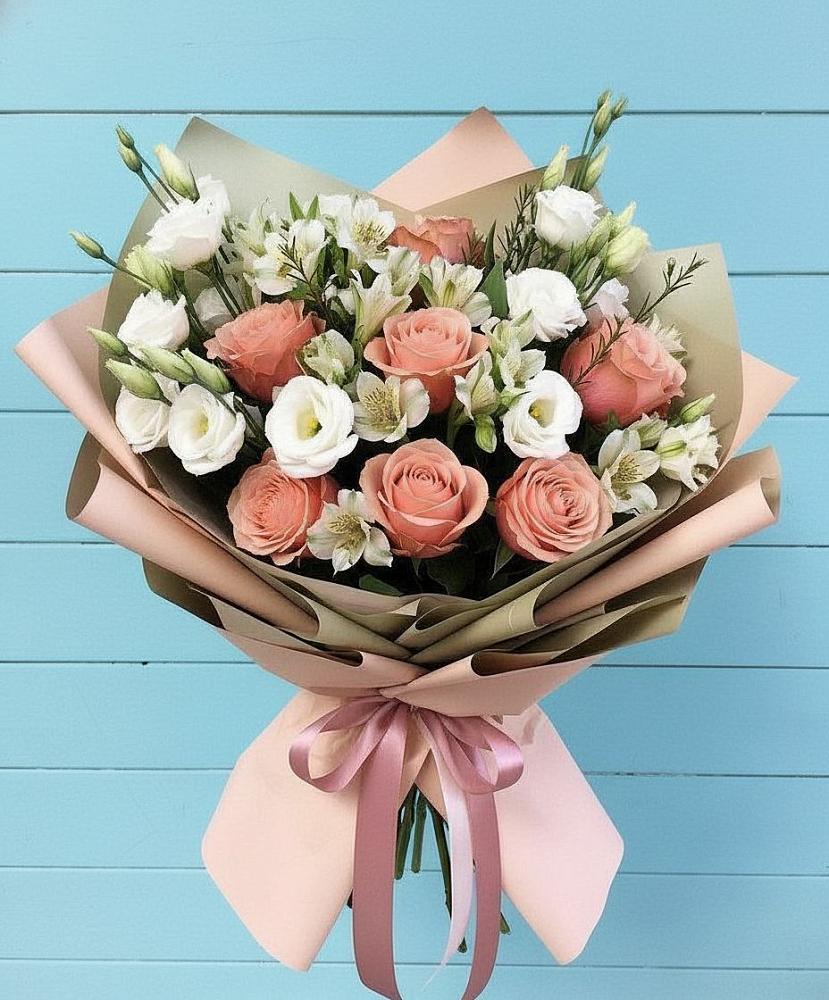 Букет цветов из: Розы, Альстромерии и Лизиантусы в Поронайске