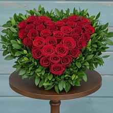 Цветочная композиция из Розы в виде сердца в Поронайске