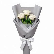 Букет 3 белые розы в Поронайске