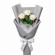 Букет 3 белые розы в Поронайске