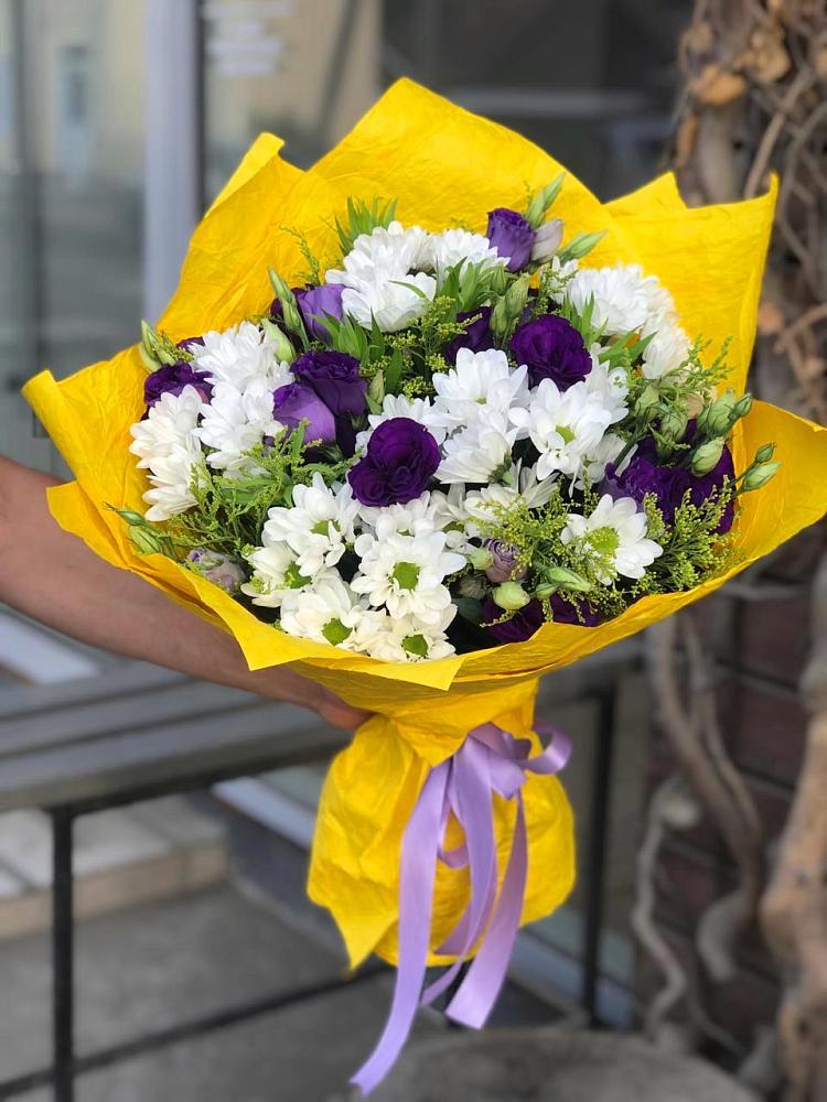 Букет цветов из: Ирисы, Хризантемы и Ромашки в Поронайске
