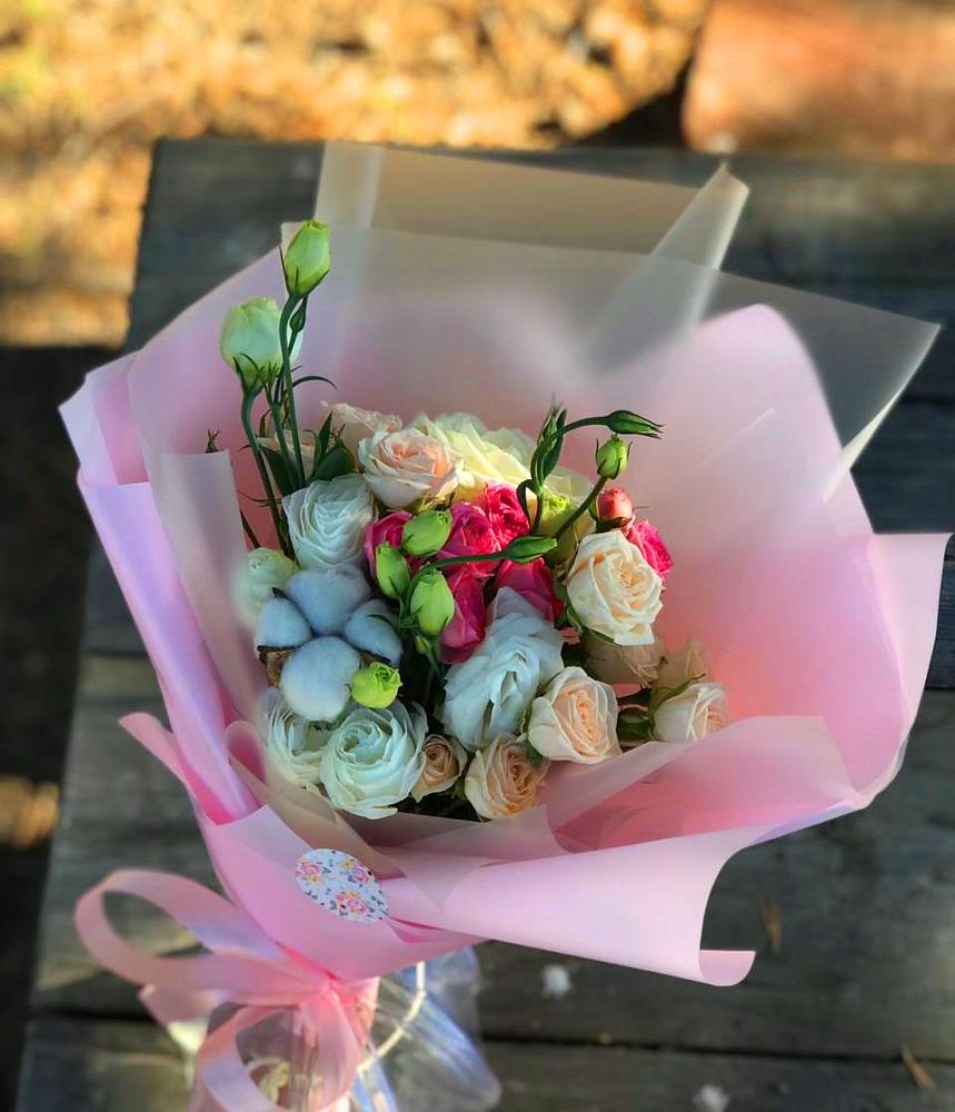 Букет цветов из: Розы и Лизиантусы в Поронайске