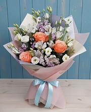 Букет цветов из:  Лизиантусы, Розы, Альстромерии и Гипсофила в Поронайске