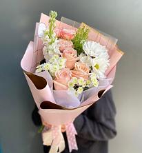 Букет цветов из:  Хризантемы и Розы в Поронайске