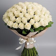 Букет 101 беля роза Белоснежка в Поронайске