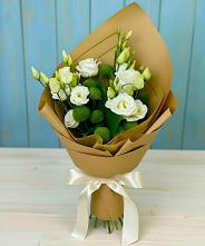 Букет цветов из:  Хризантемы и Лизиантусы в Поронайске