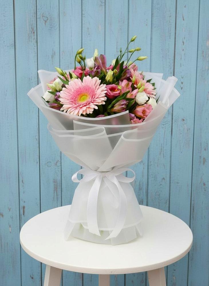 Букет цветов из: Герберы, Альстромерии и Лизиантусы в Поронайске