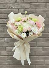 Букет цветов из:  Гвоздики, Розы, Лизиантусы и Хризантемы в Поронайске