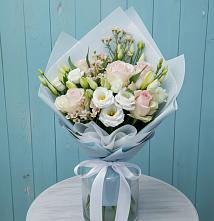 Букет цветов из:  Розы и Лизиантусы в Поронайске