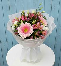 Букет цветов из:  Герберы, Альстромерии и Лизиантусы в Поронайске
