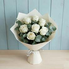 Букет Белые розы в Эвкалипте в Поронайске