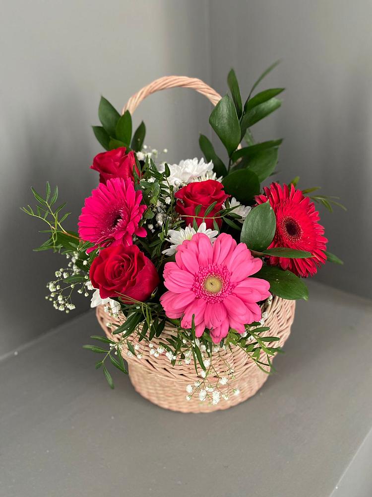 Цветочная композиция из Розы, Хризантемы и Герберы в корзине в Поронайске