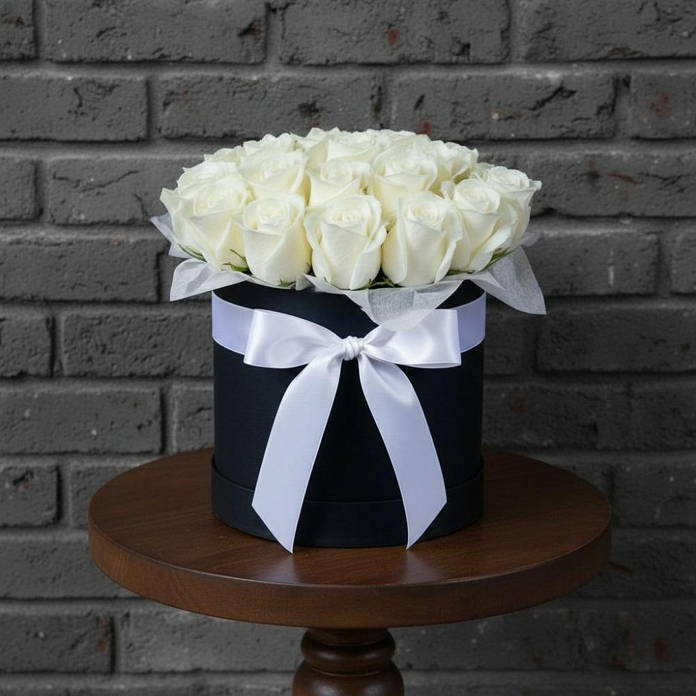 Цветочная композиция из Розы в шляпной коробке в Поронайске