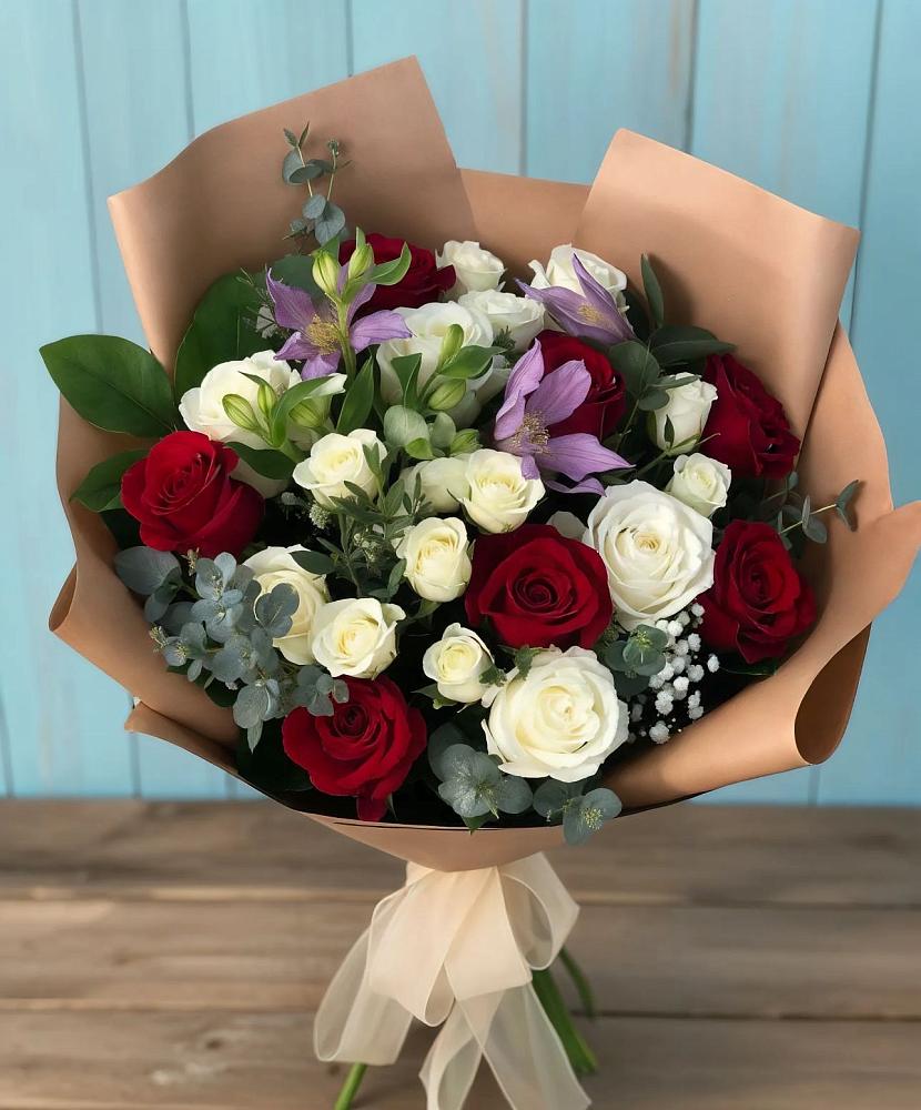 Букет цветов из: Розы и Альстромерии в Поронайске