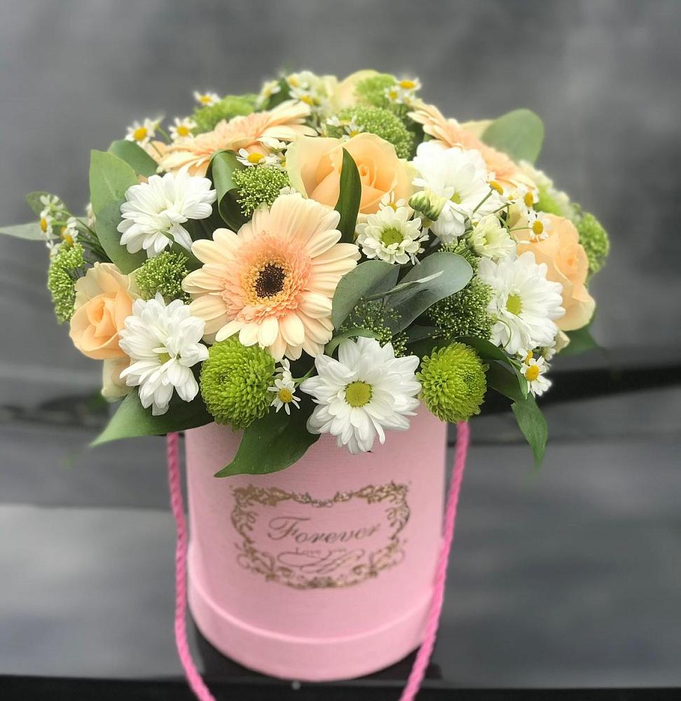 Цветочная композиция из Розы, Герберы и Хризантемы в шляпной коробке в Поронайске