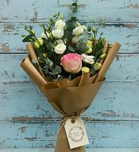 Букет цветов из:  Розы и Лизиантусы в Поронайске