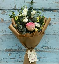 Букет цветов из:  Розы и Лизиантусы в Поронайске