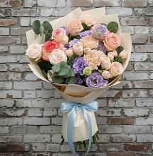 Букет цветов из:  Розы, Лизиантусы и Гвоздики в Поронайске