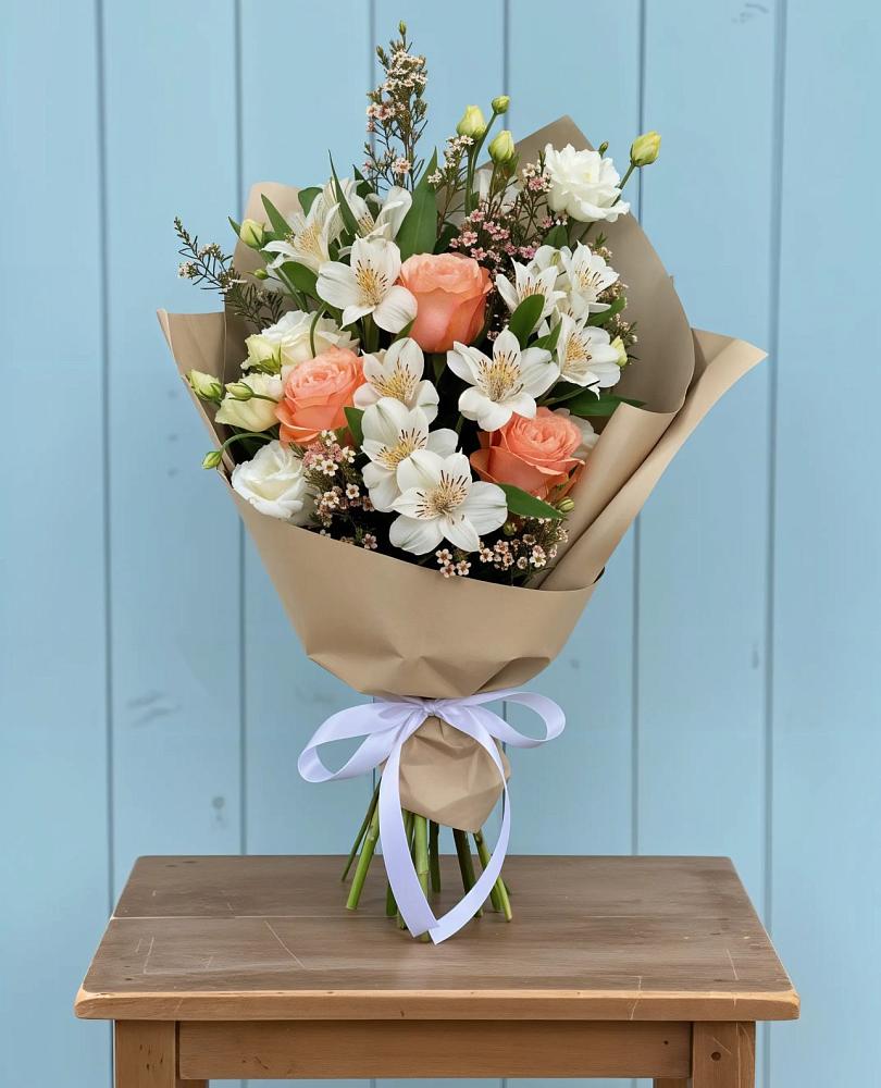 Букет цветов из: Альстромерии, Лизиантусы, Розы и Хризантемы в Поронайске