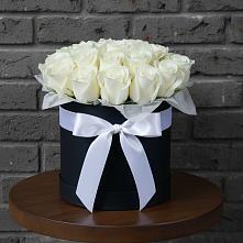 Цветочная композиция из Розы в шляпной коробке в Поронайске