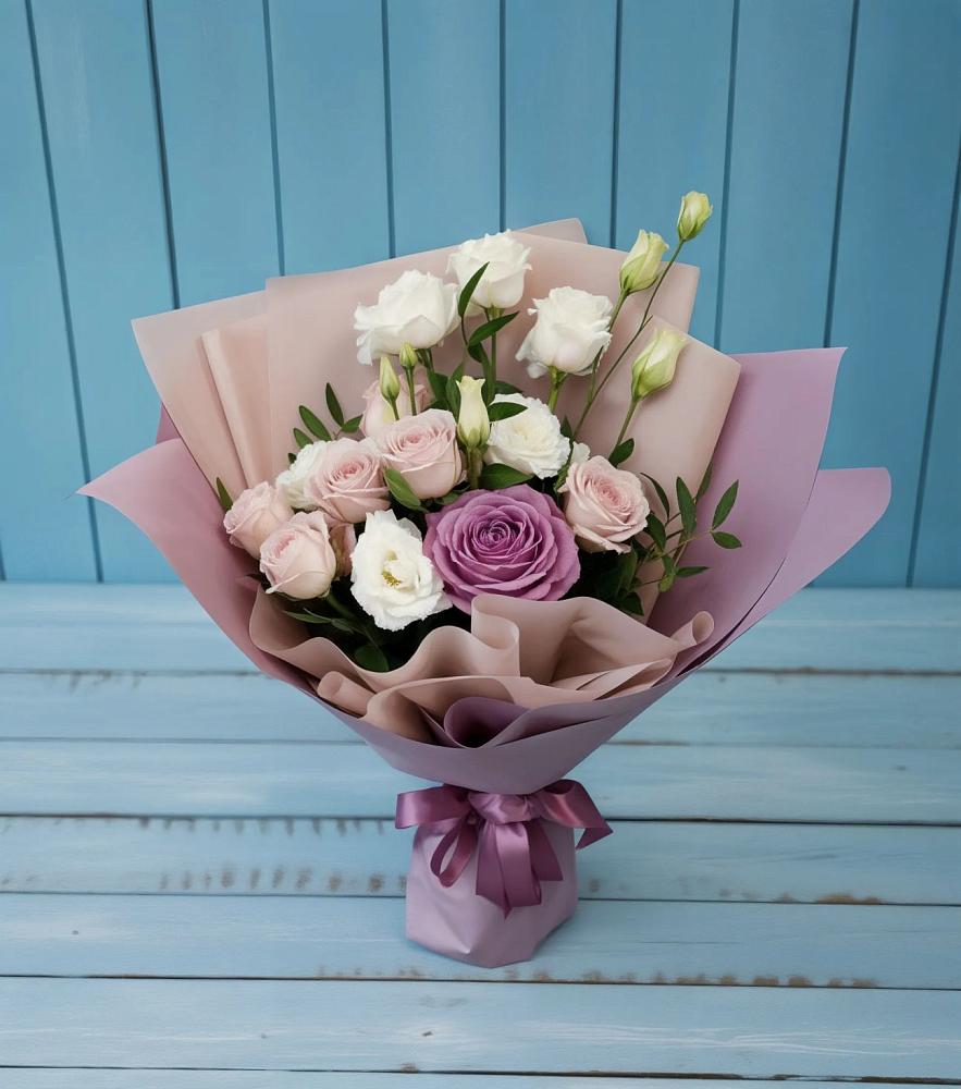 Букет цветов из: Розы и Лизиантусы в Поронайске